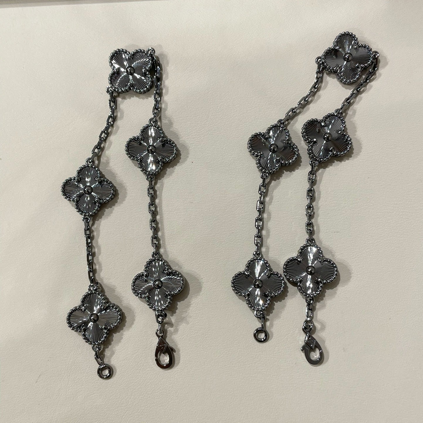 [Mystic Crown]CLOVER 5 MOTIF BLACK BRACELET