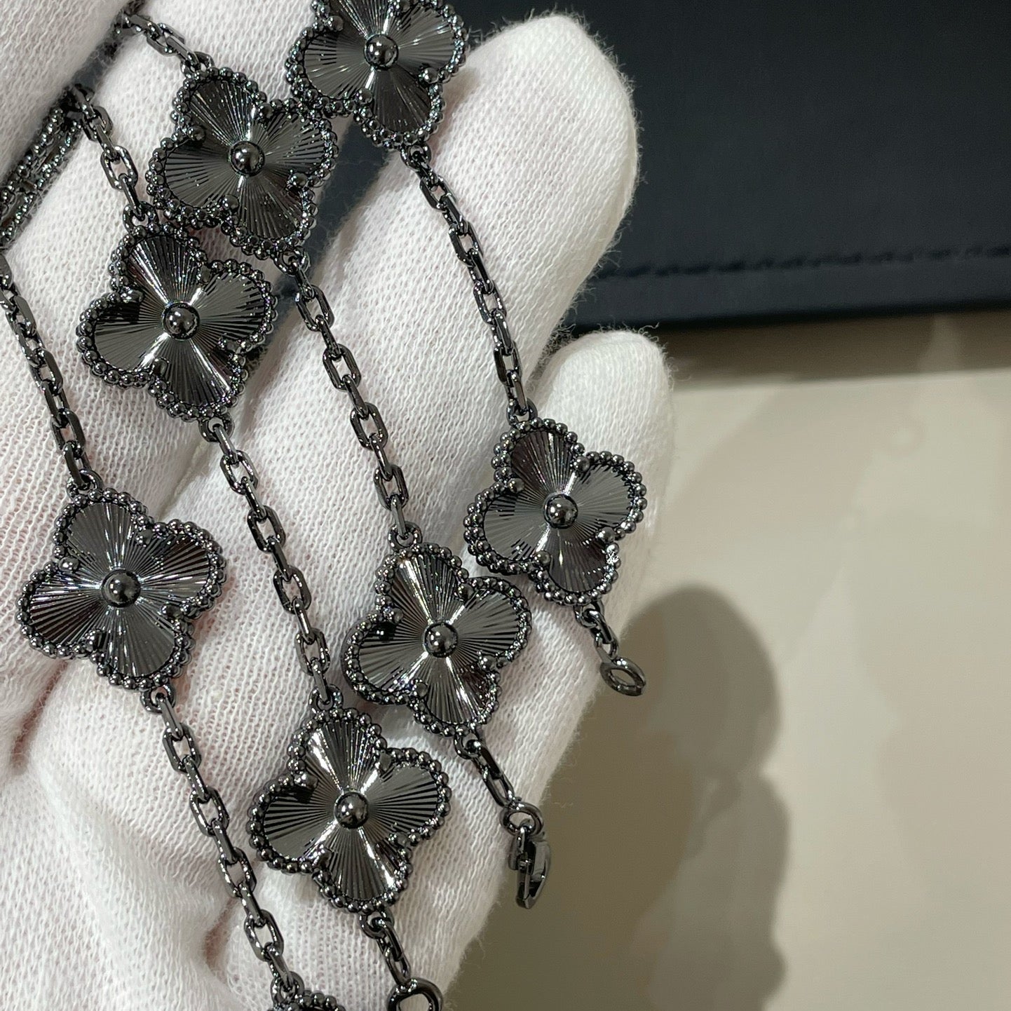 [Mystic Crown]CLOVER 5 MOTIF BLACK BRACELET