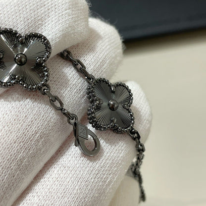 [Mystic Crown]CLOVER 5 MOTIF BLACK BRACELET