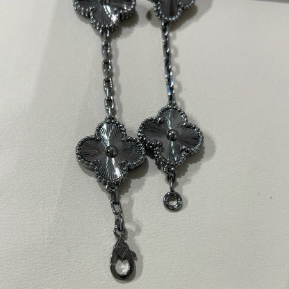 [Mystic Crown]CLOVER 5 MOTIF BLACK BRACELET