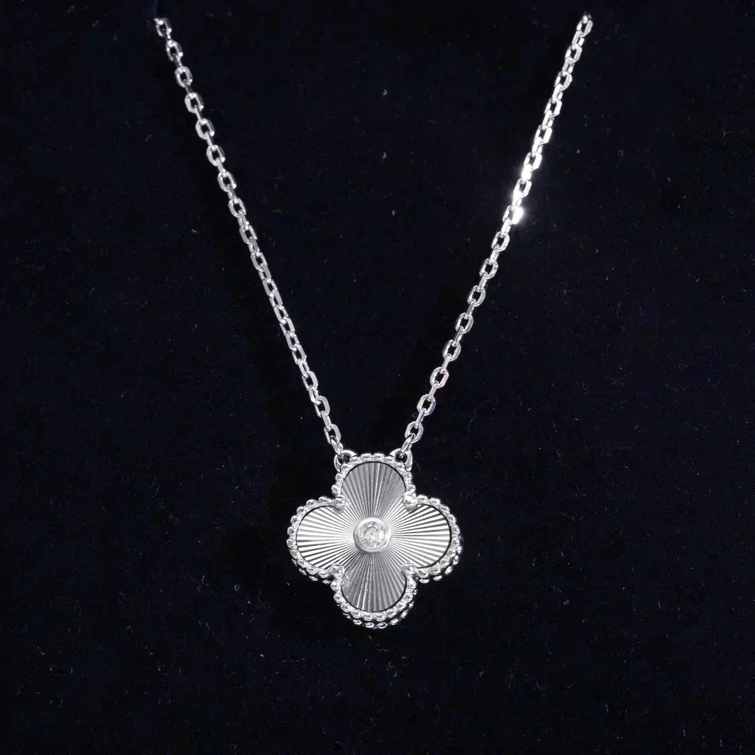 [Mystic Crown]CLOVER  15MM DIAMOND LASER NECKLACE SILVER