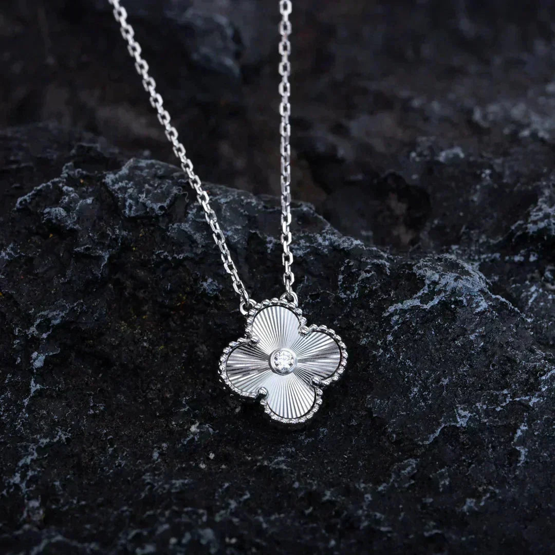 [Mystic Crown]CLOVER  15MM DIAMOND LASER NECKLACE SILVER
