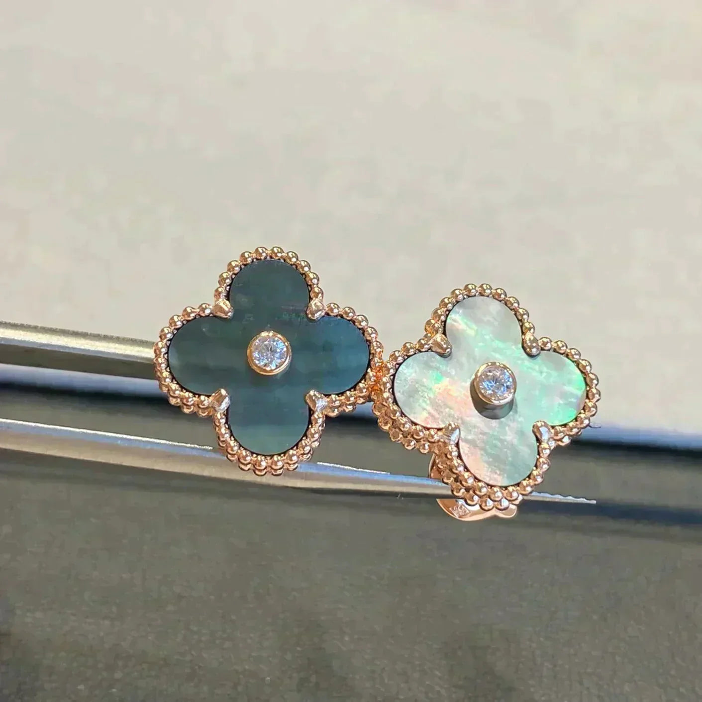[Mystic Crown]CLOVER MEDIUM 1 MOTIFS GRAY MOP  DIAMOND EARRINGS