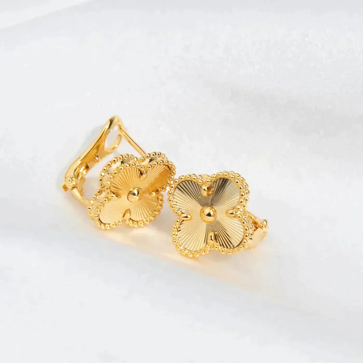[Mystic Crown]CLOVER MEDIUM 1 MOTIFS LASER EARRINGS