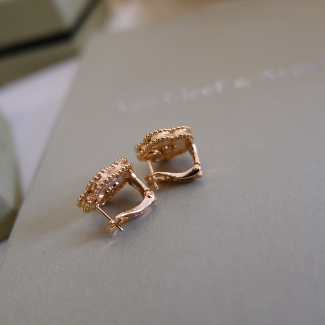 [Mystic Crown]LUCKY PINK GOLD WHITE MOP EARRINGS