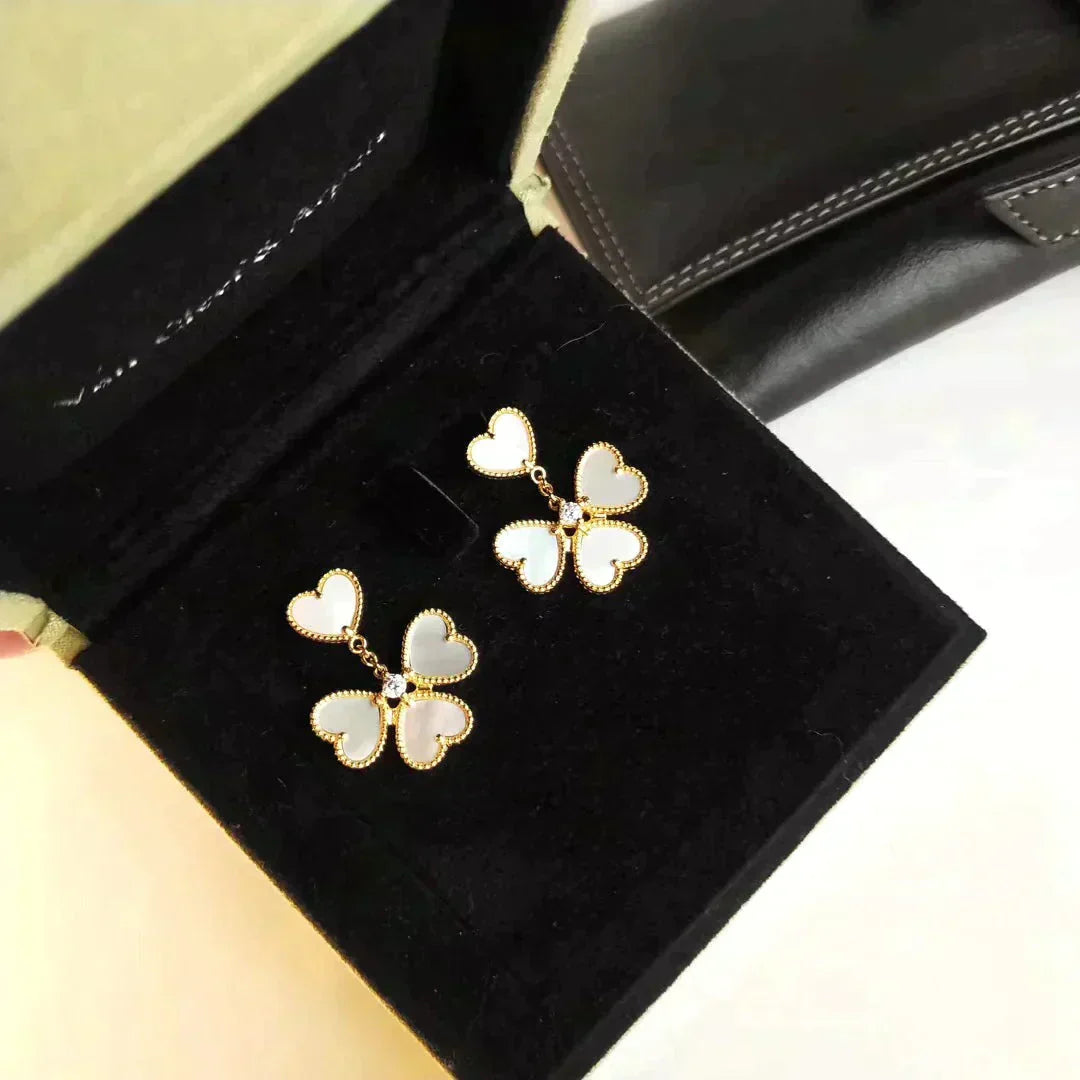 [Mystic Crown]CLOVER SWEET WHITE MOP EARRINGS