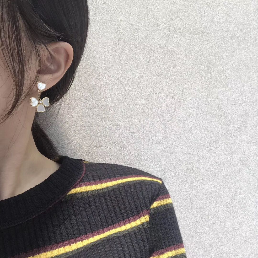 [Mystic Crown]CLOVER SWEET WHITE MOP EARRINGS