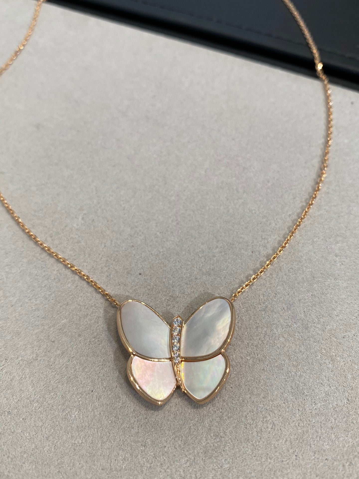 [Mystic Crown]BUTTERFLY GOLD MOP DIAMOND NECKLACE