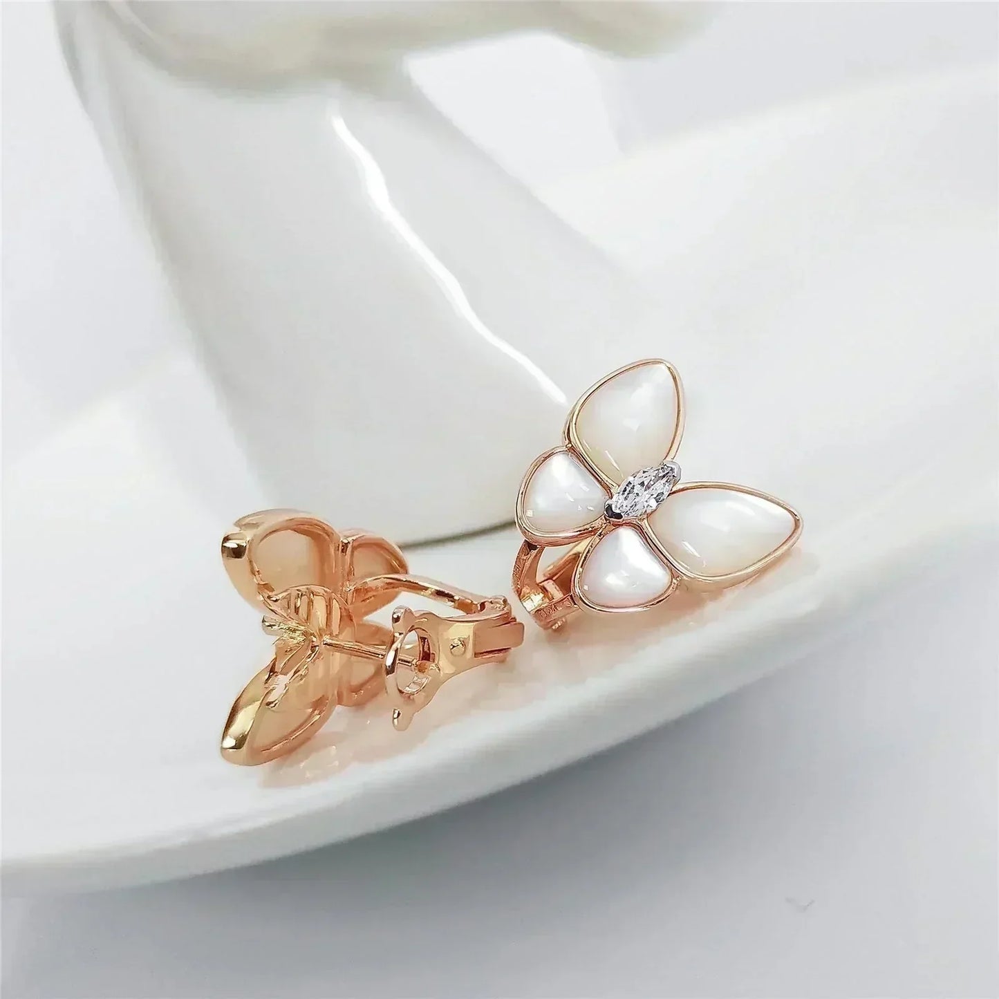 [Mystic Crown]BUTTERFLY MOP DIAMOND EARRINGS