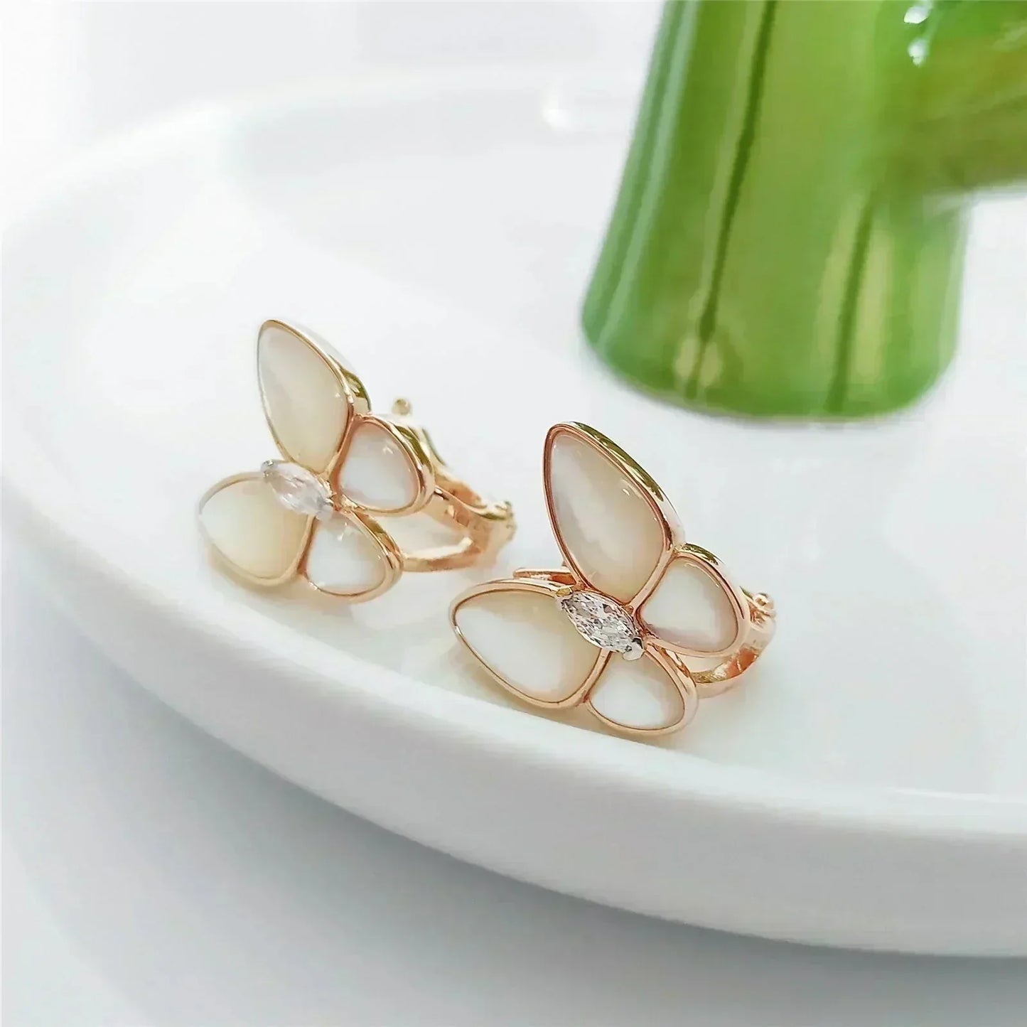 [Mystic Crown]BUTTERFLY MOP DIAMOND EARRINGS