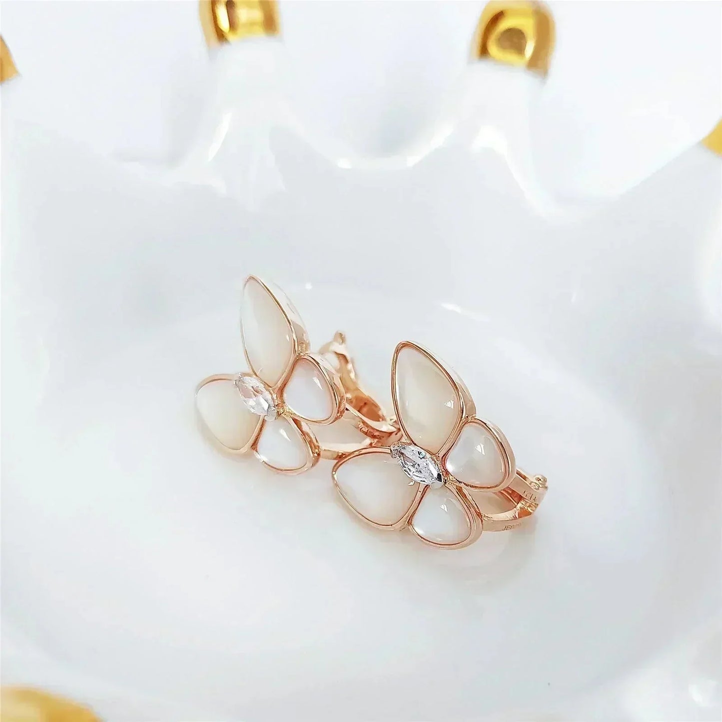 [Mystic Crown]BUTTERFLY MOP DIAMOND EARRINGS