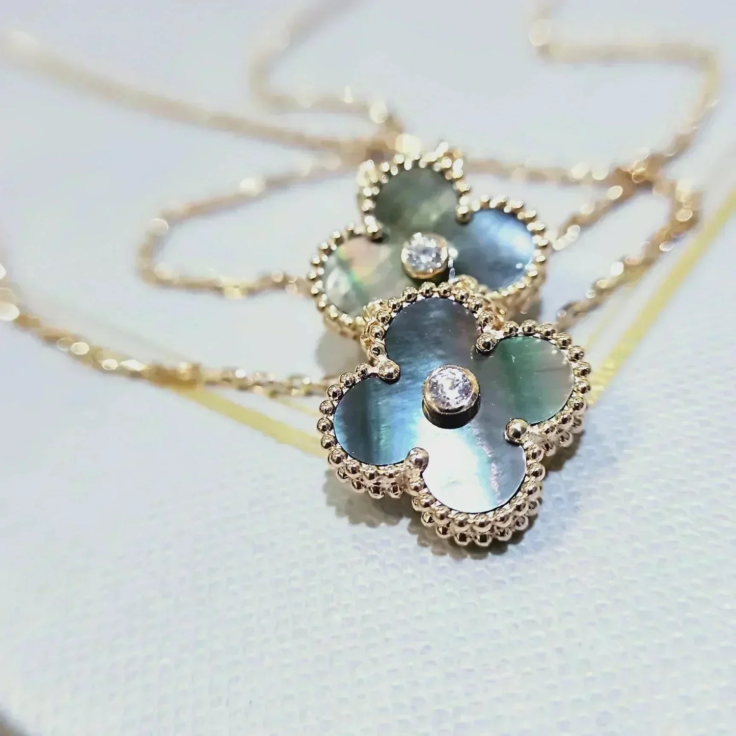 [Mystic Crown]CLOVER 15MM DIAMOND AND MOTHER-OF-GREY NECKLACE