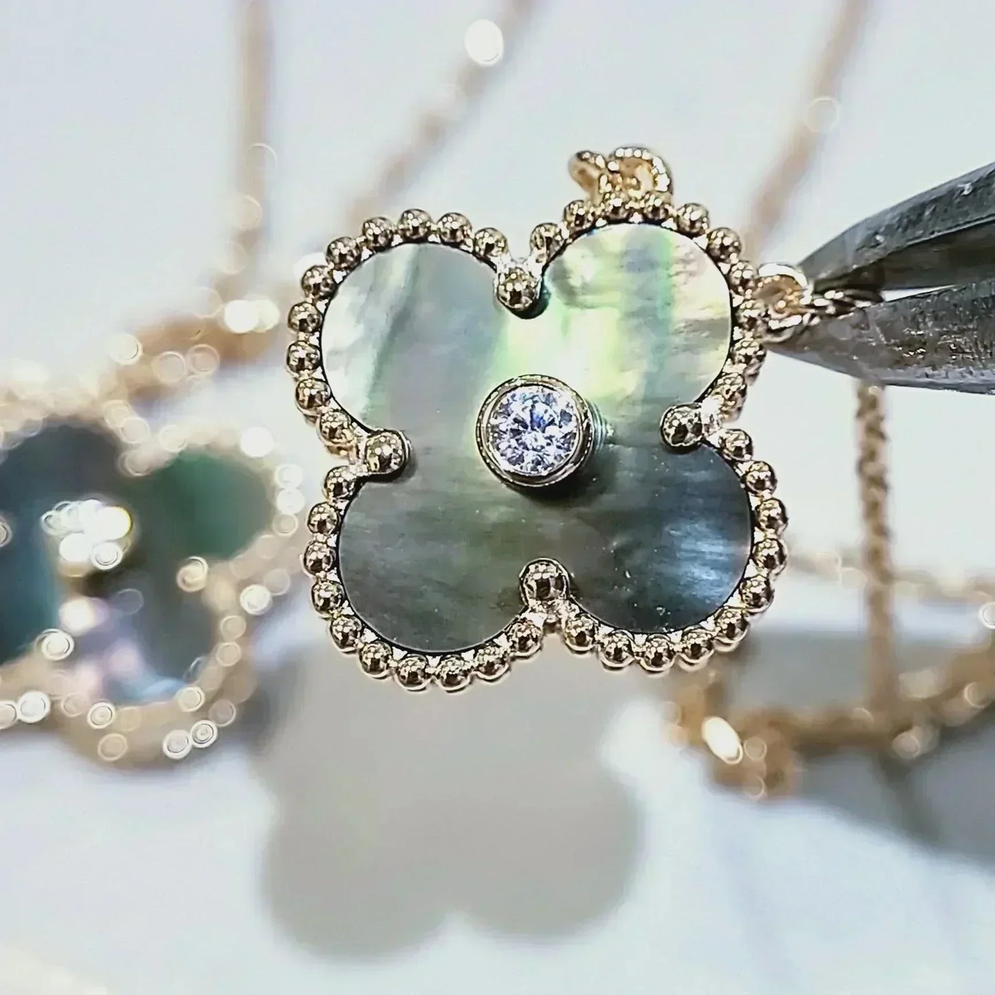 [Mystic Crown]CLOVER 15MM DIAMOND AND MOTHER-OF-GREY NECKLACE