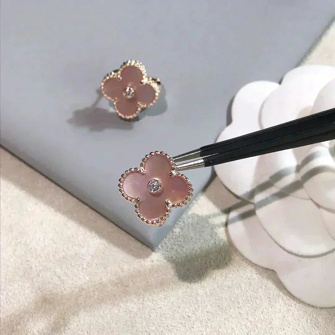 [Mystic Crown]CLOVER MEDIUM 1 MOTIFS  PINK MOP DIAMOND EARRINGS