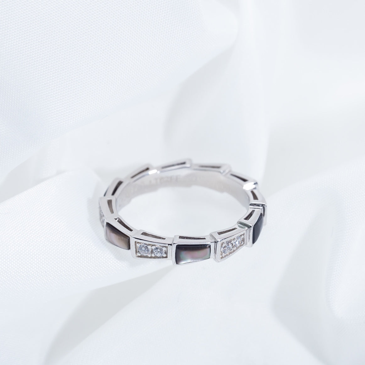 [Mystic Crown]SERPENTI RING SILVER  DIAMOND BLACK MOP 3MM