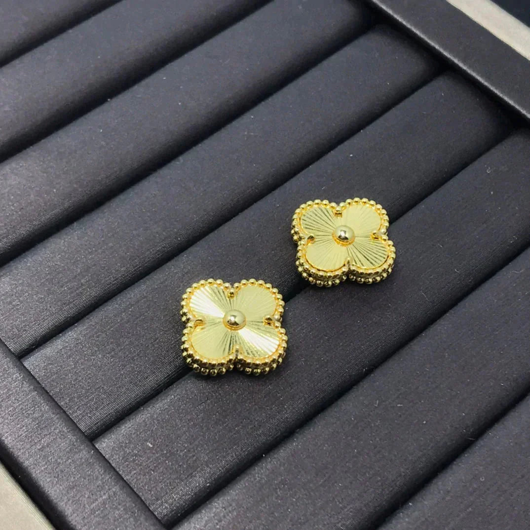 [Mystic Crown]CLOVER MINI 9.5MM LASER EARRINGS