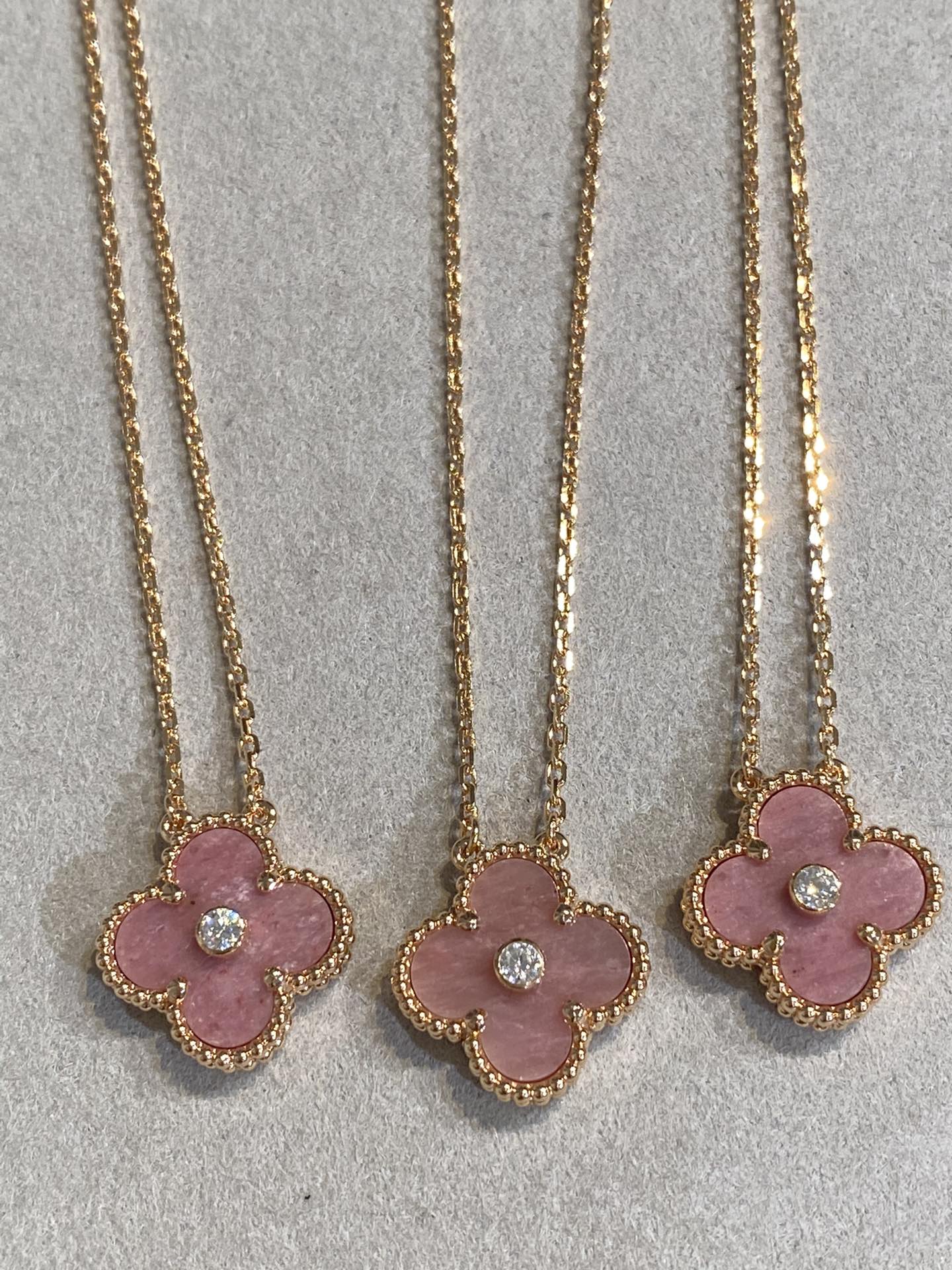 [Mystic Crown]CLOVER 15MM DIAMOND RHODONITE NECKLACE