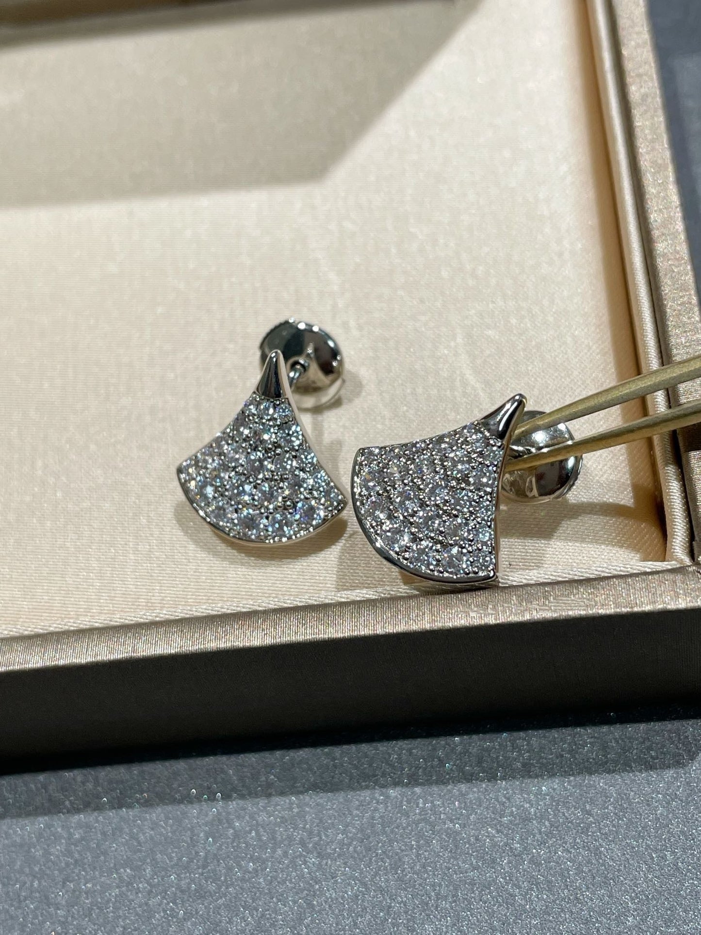 [Mystic Crown]DREAM STUD EARRINGS DIAMOND