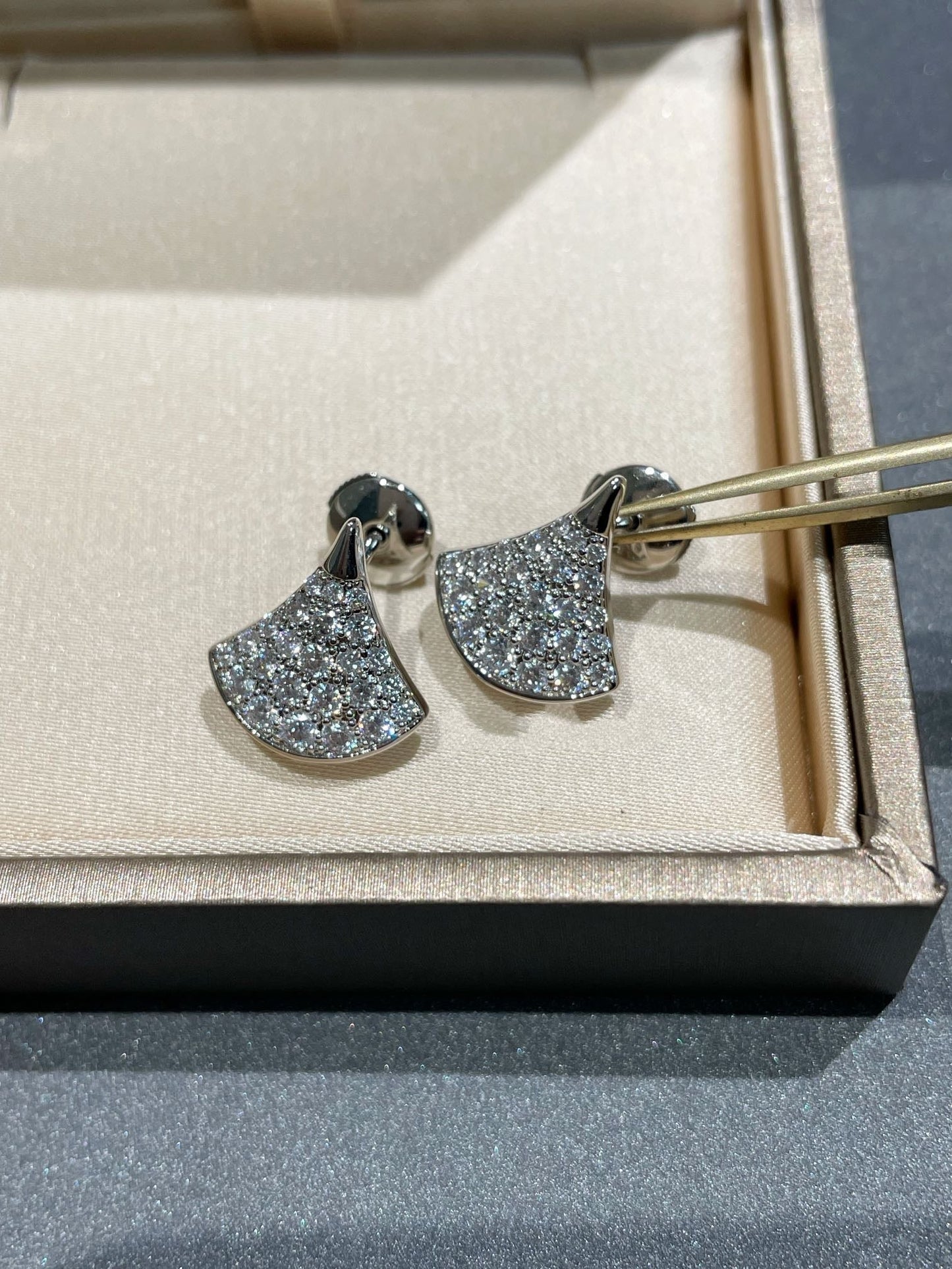 [Mystic Crown]DREAM STUD EARRINGS DIAMOND