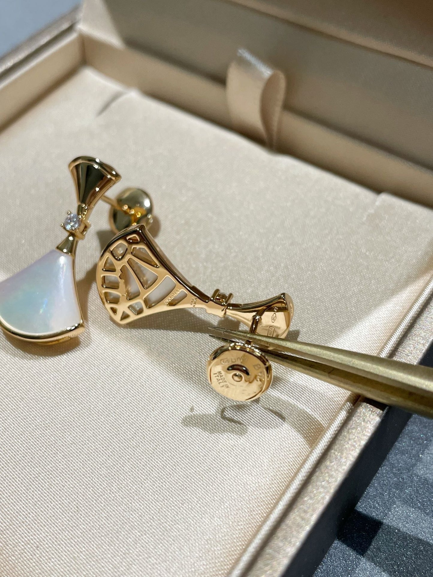 [Mystic Crown]DREAM MOP 1 DIAMOND EARRINGS
