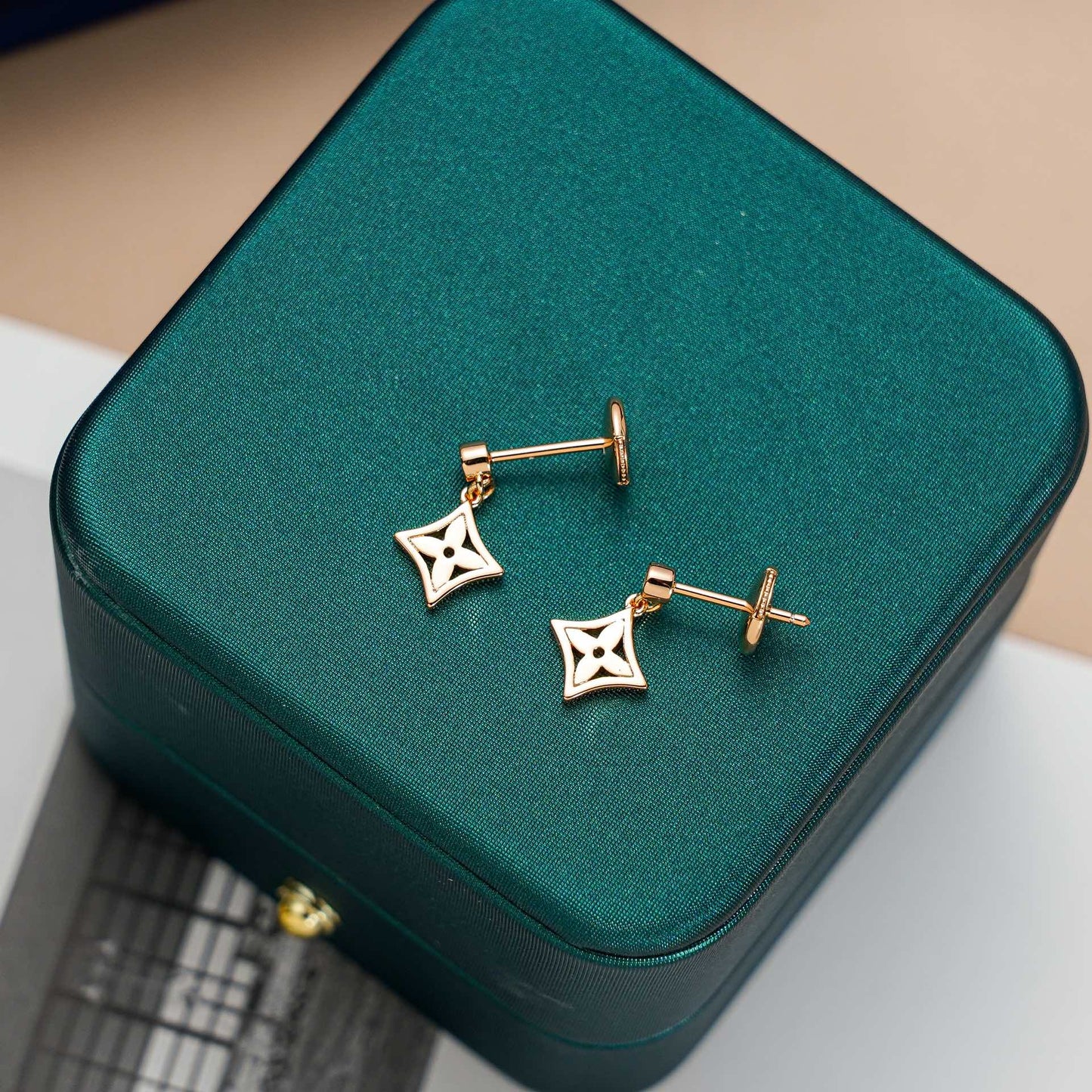 [Mystic Crown]STAR EARRINGS GOLD