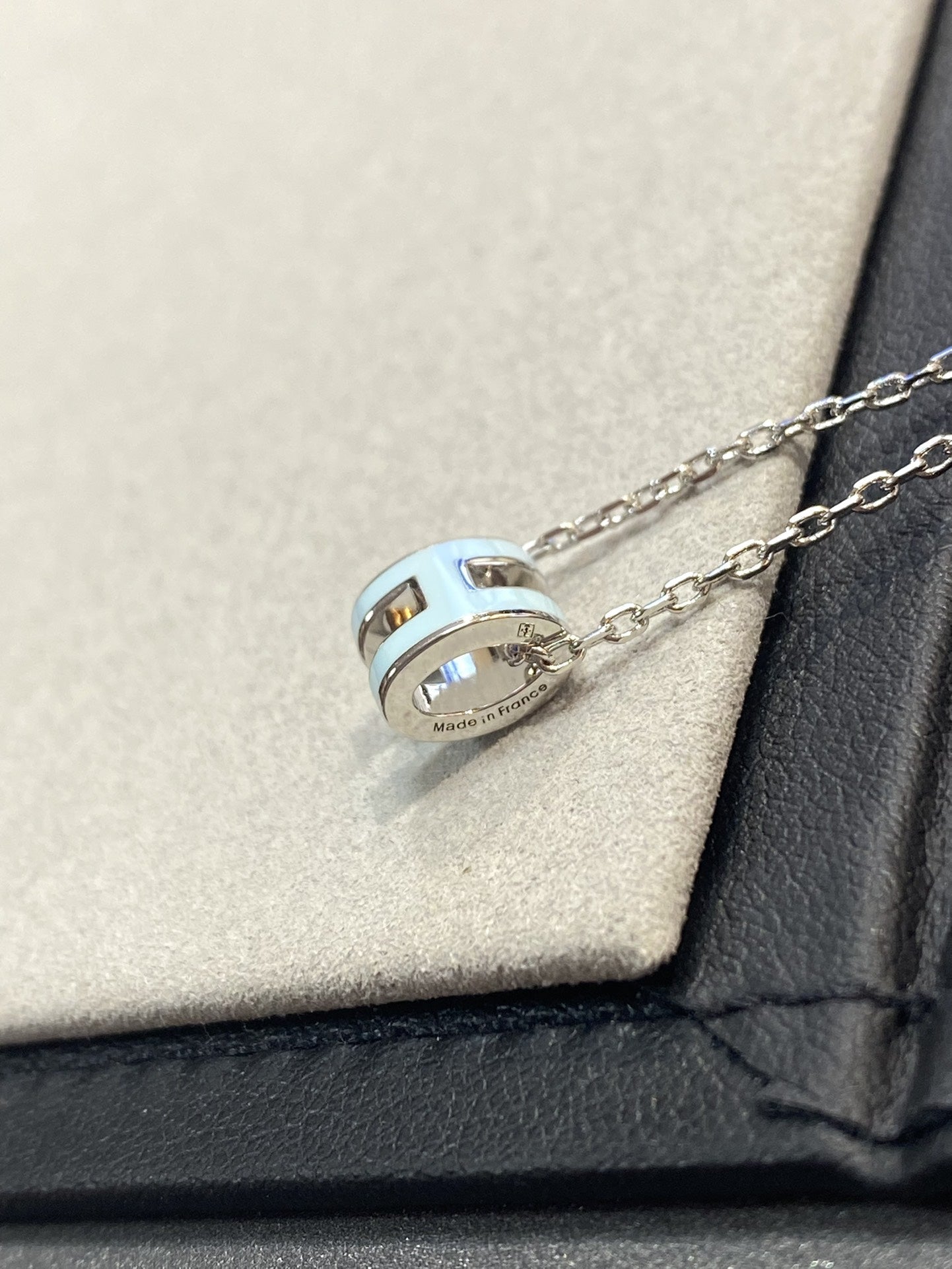 [Mystic Crown]POP H LIGHT BLUE NECKLACE