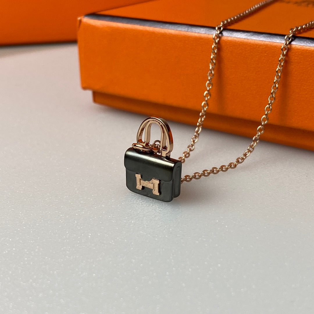 [Mystic Crown]CONSTANCE BLACK PEDANT PINK GOLD NECKLACE