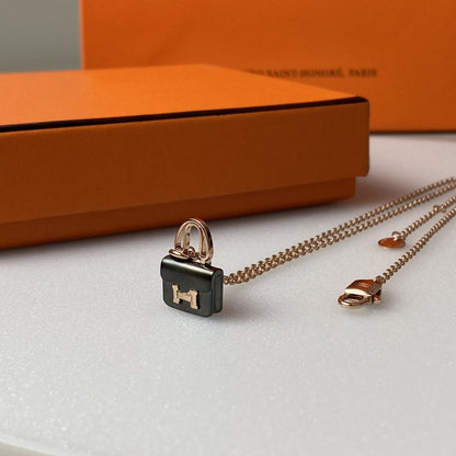 [Mystic Crown]CONSTANCE BLACK PEDANT PINK GOLD NECKLACE