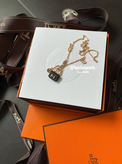 [Mystic Crown]CONSTANCE BLACK PEDANT PINK GOLD NECKLACE