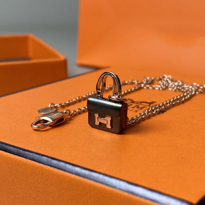 [Mystic Crown]CONSTANCE BLACK PEDANT PINK GOLD NECKLACE