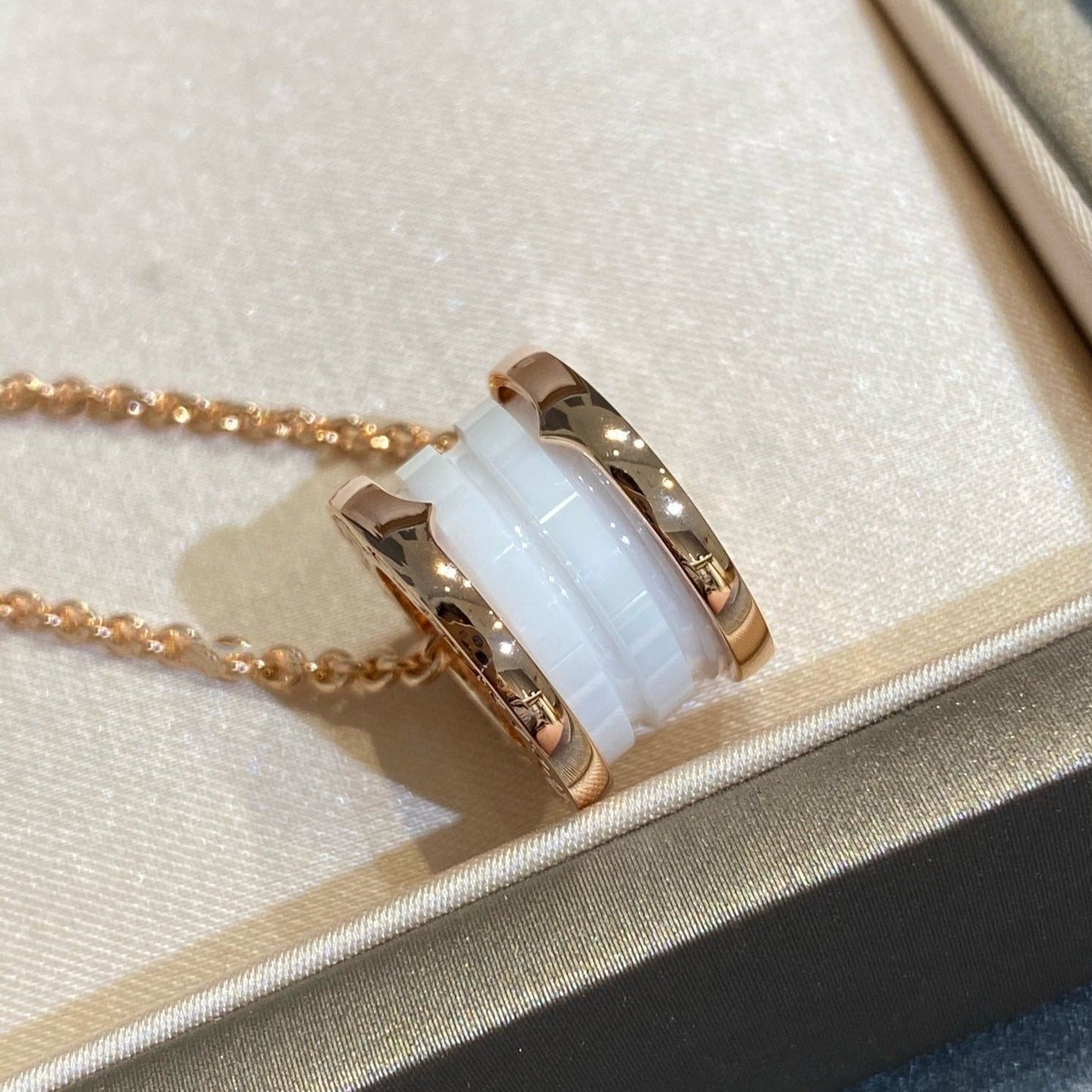 [Mystic Crown]ZERO 1 WHITE CERAMIC PINK GOLD NECKLACE