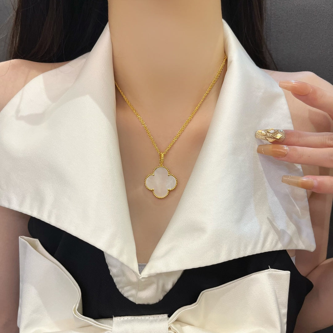 [Mystic Crown]CLOVER 25MM MOP LARGE PENDANT NECKLACE