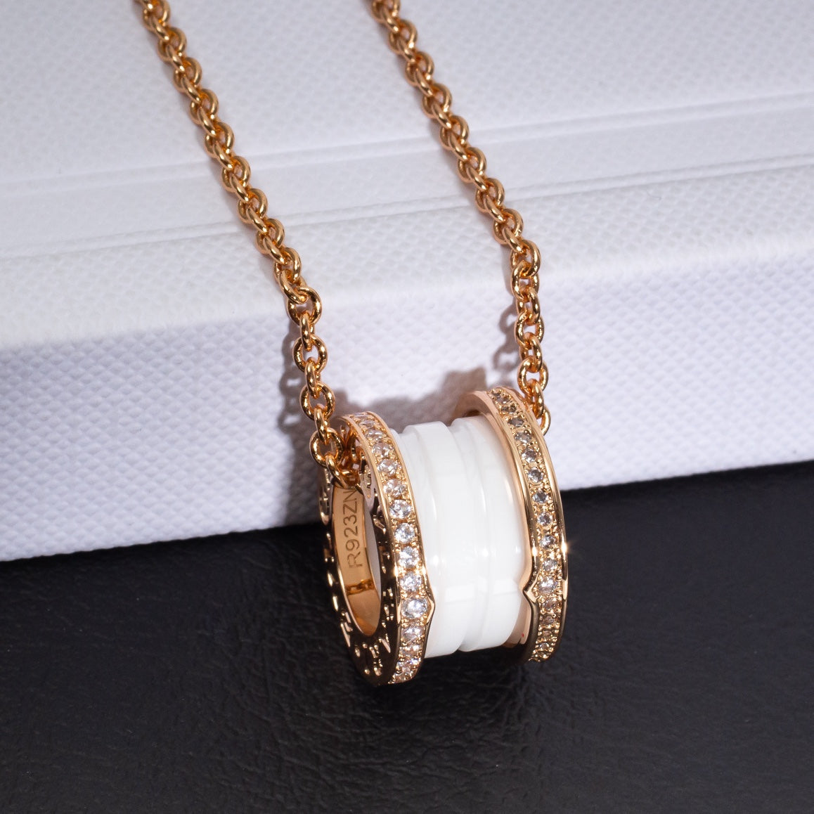 [Mystic Crown]ZERO 1 WHITE CERAMIC PINK GOLD DIAMOND NECKLACE