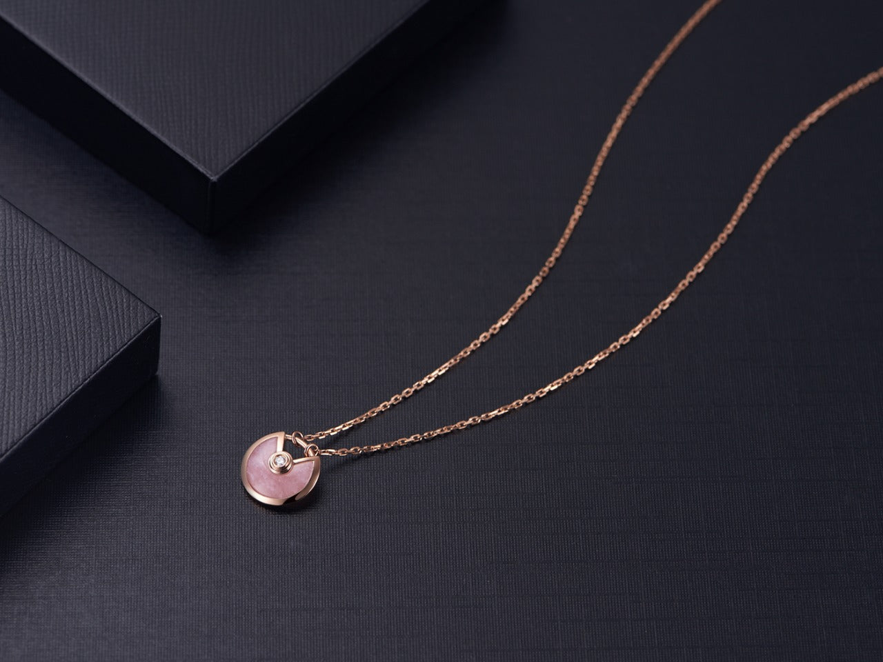 [Mystic Crown]AMULETTE ROSE GOLD PINK MOP NECKLACE