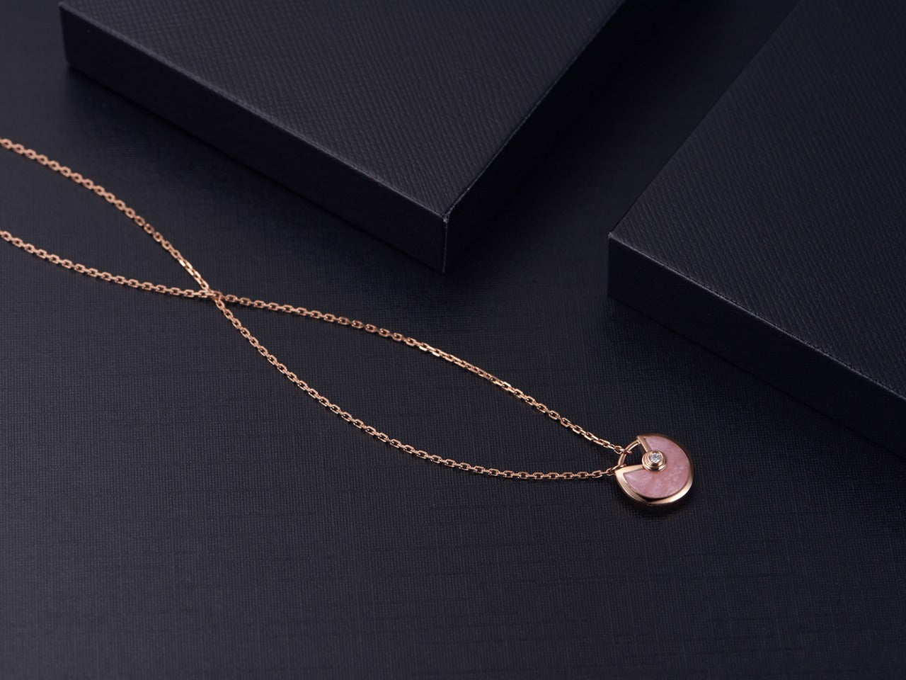 [Mystic Crown]AMULETTE ROSE GOLD PINK MOP NECKLACE