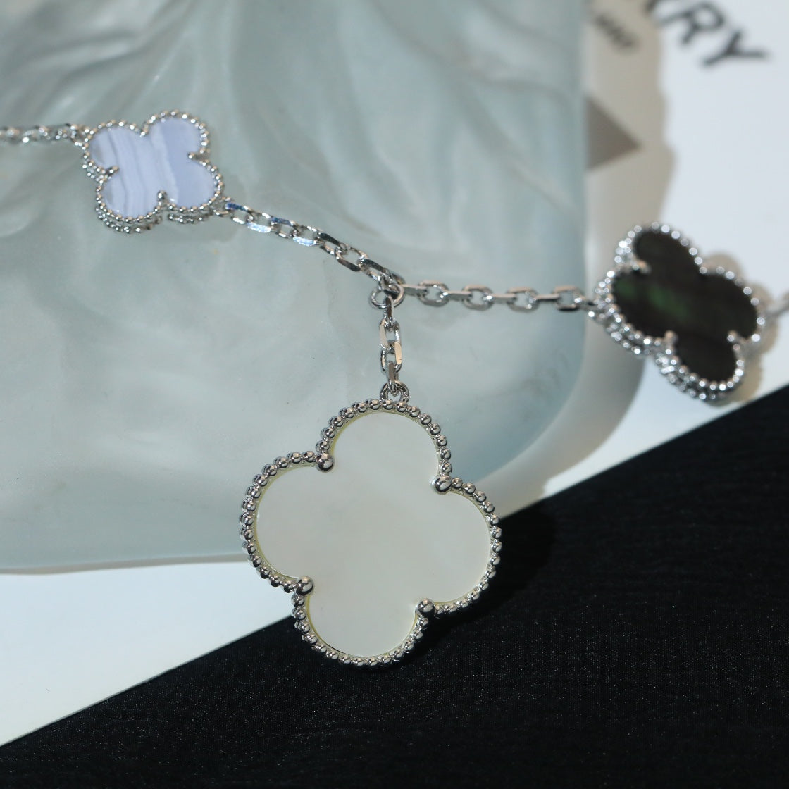 [Mystic Crown]CLOVER BRACELET 5 MOTIFS MOP CHALCEDONY SILVER