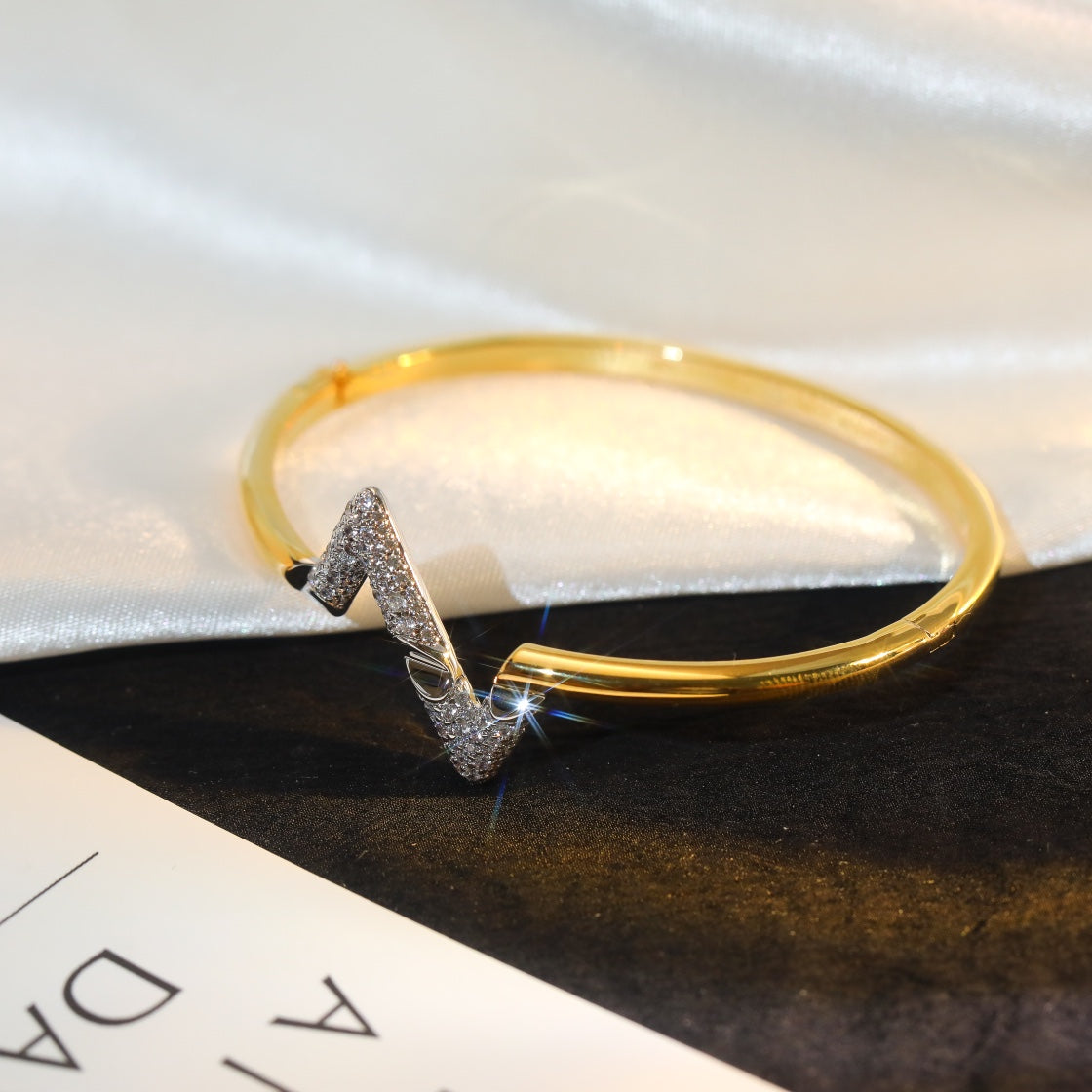 [Mystic Crown]VOLTE UPSITE DOWN GOLD DIAMOND BRACELET