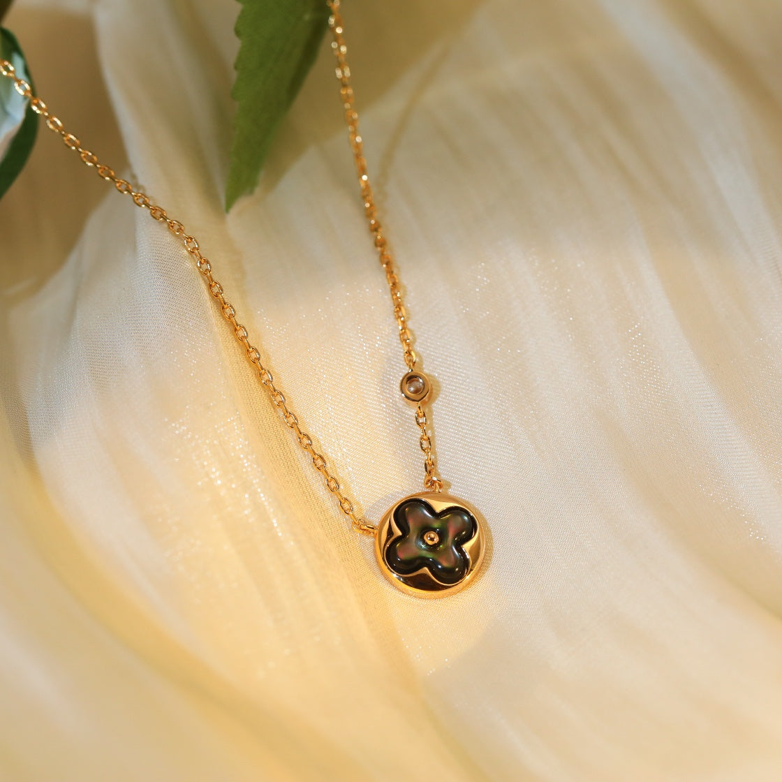 [Mystic Crown]SUN PEDANT PINK GOLD 1 DIAMOND NECKLACE