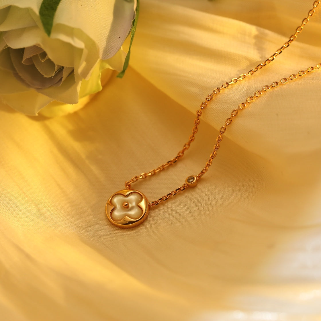 [Mystic Crown]SUN PEDANT PINK GOLD 1 DIAMOND NECKLACE