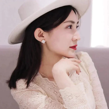 [Mystic Crown]CLOVER MEDIUM 1 MOTIFS  WHITE MOP STUD EARRINGS