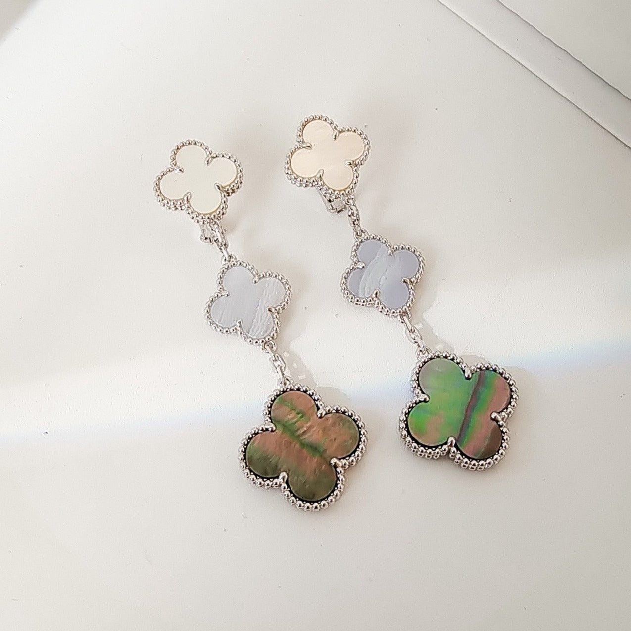[Mystic Crown]CLOVER 3 MOTIFS CHALCEDONY DARK MOP SILVER EARRINGS
