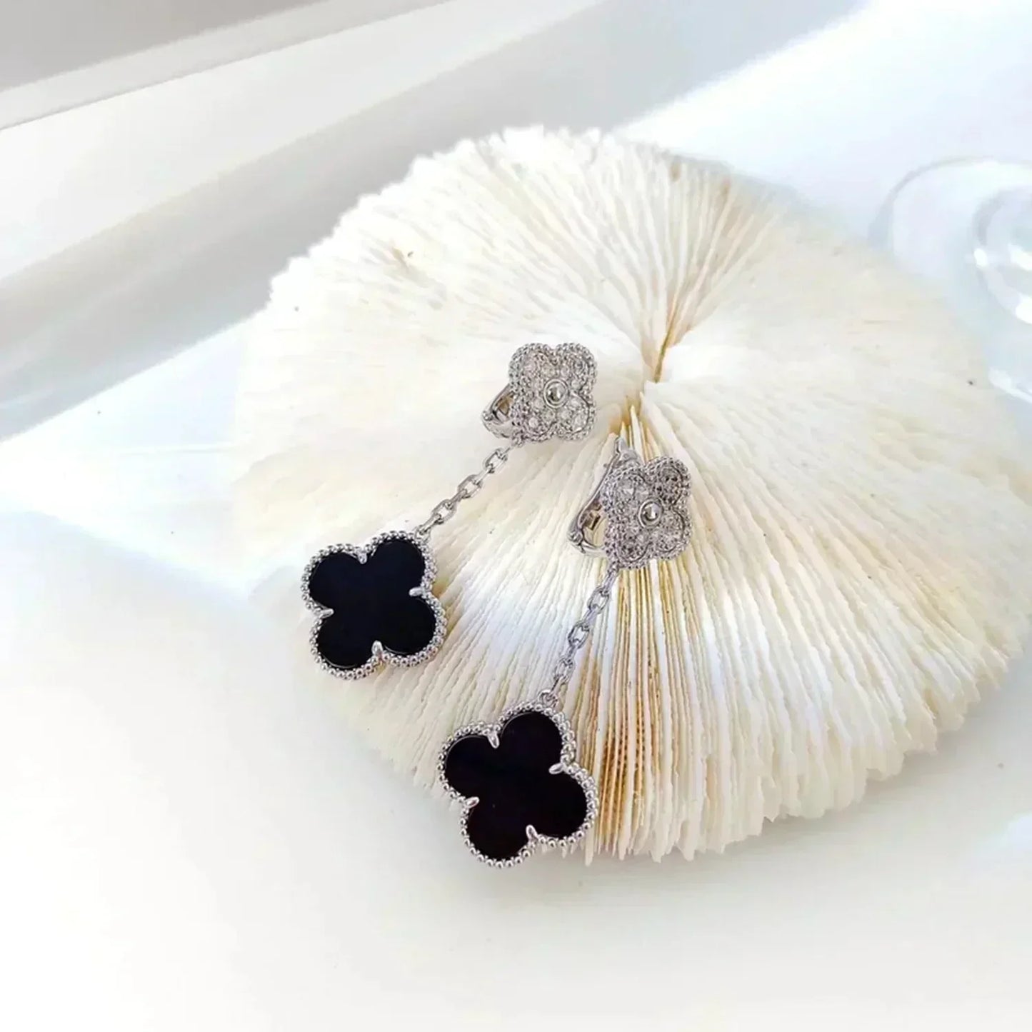 [Mystic Crown]CLOVER 2 MOTIFS  DIAMOND ONYX EARRINGS SILVER