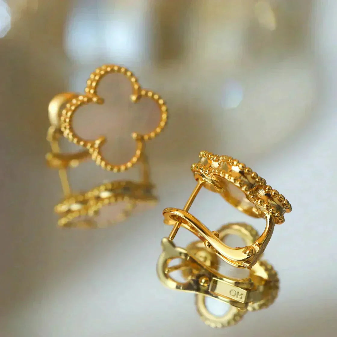 [Mystic Crown]CLOVER MEDIUM 1 MOTIFS  WHITE MOP STUD EARRINGS