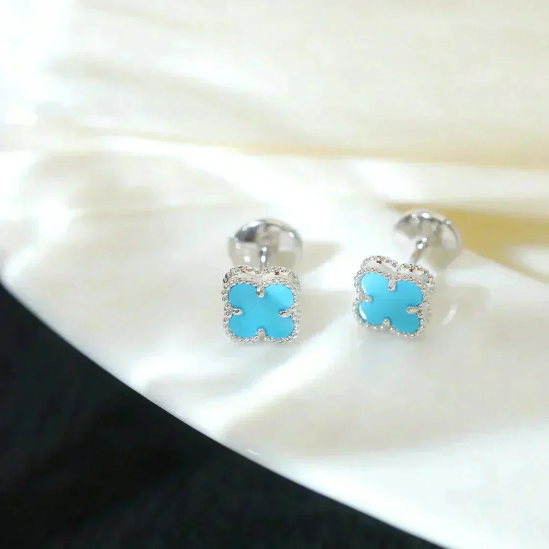 [Mystic Crown]CLOVER MINI 9.5MM ONYX STUD EARRINGS SILVER