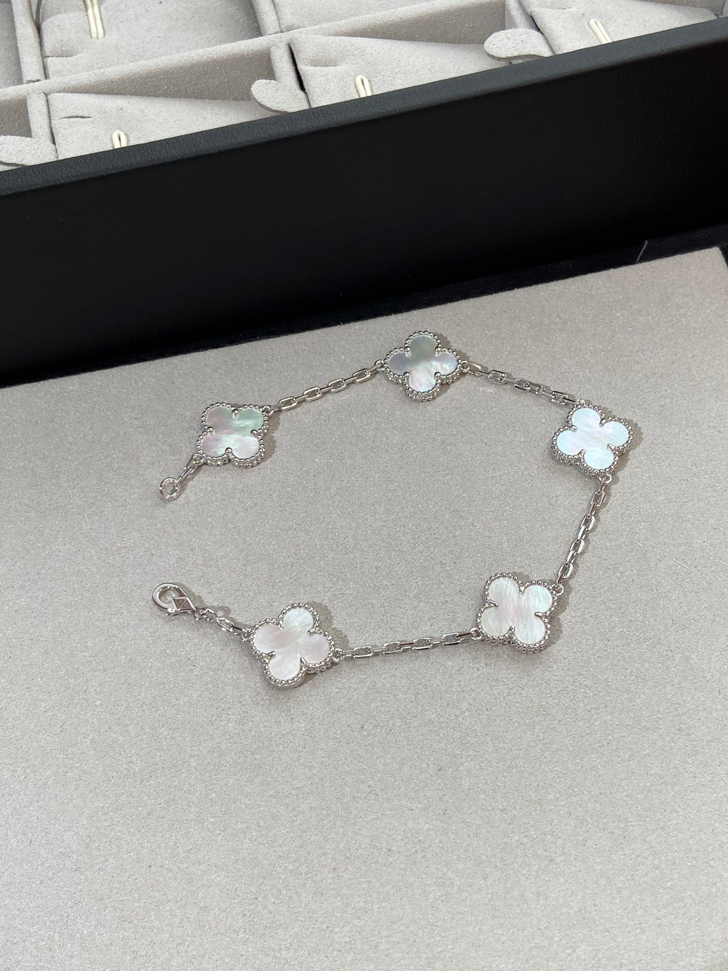 [Mystic Crown]CLOVER SILVER MOP 5 MOTIF BRACELET