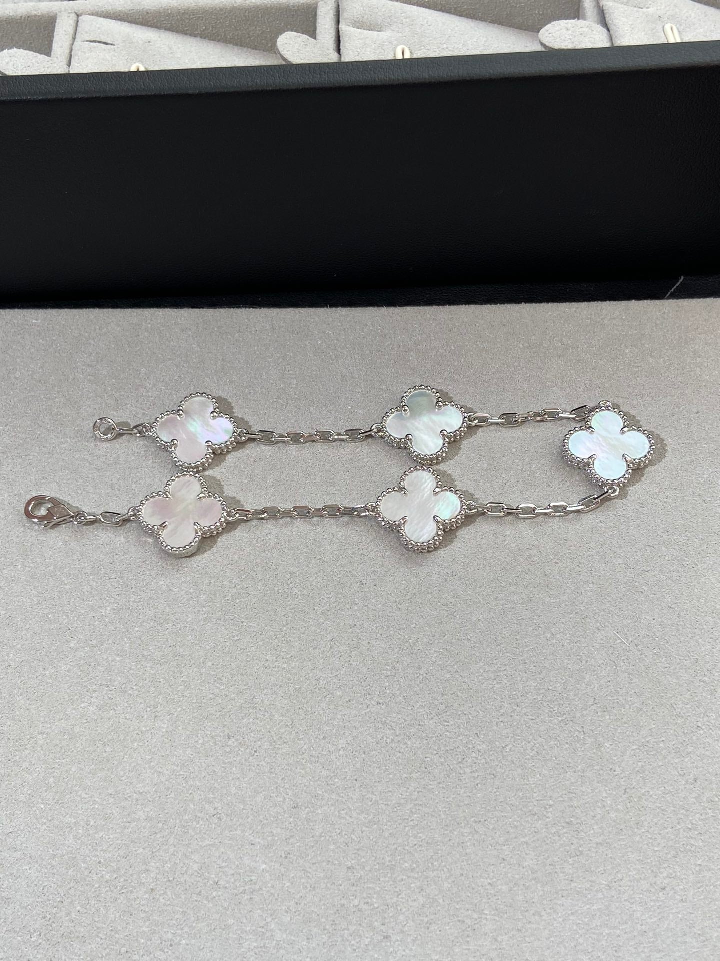 [Mystic Crown]CLOVER SILVER MOP 5 MOTIF BRACELET