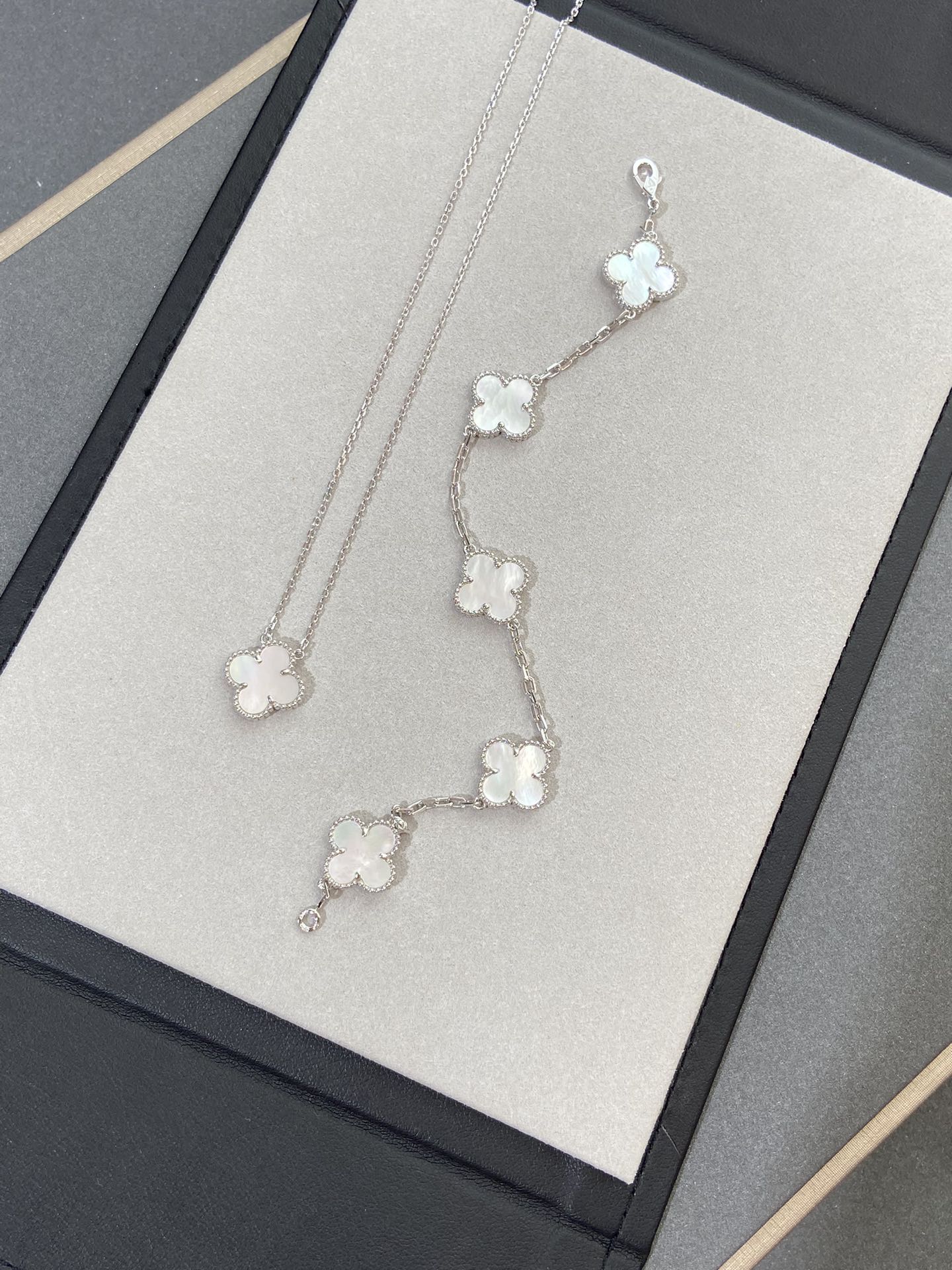 [Mystic Crown]CLOVER SILVER MOP 5 MOTIF BRACELET