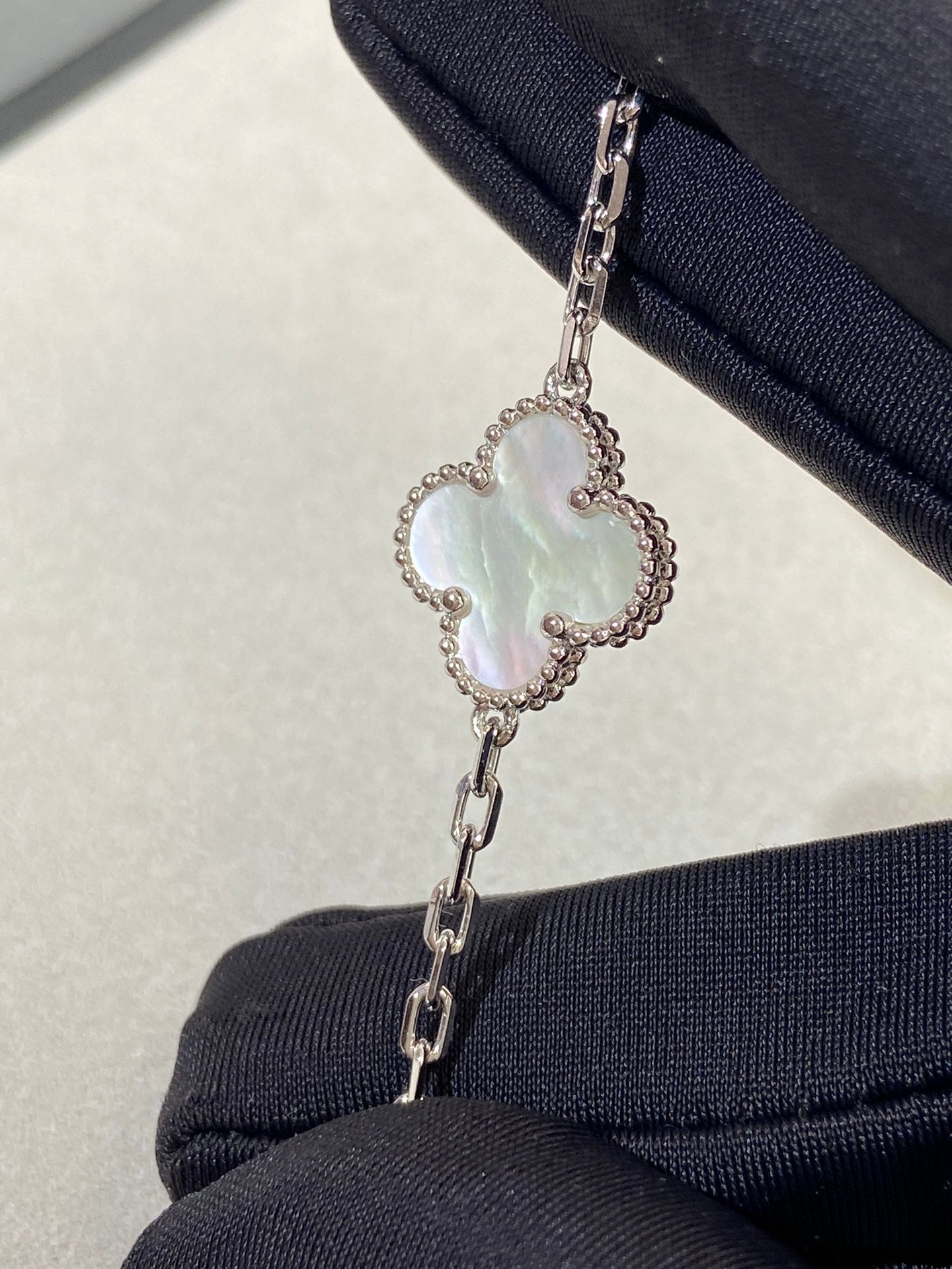 [Mystic Crown]CLOVER SILVER MOP 5 MOTIF BRACELET