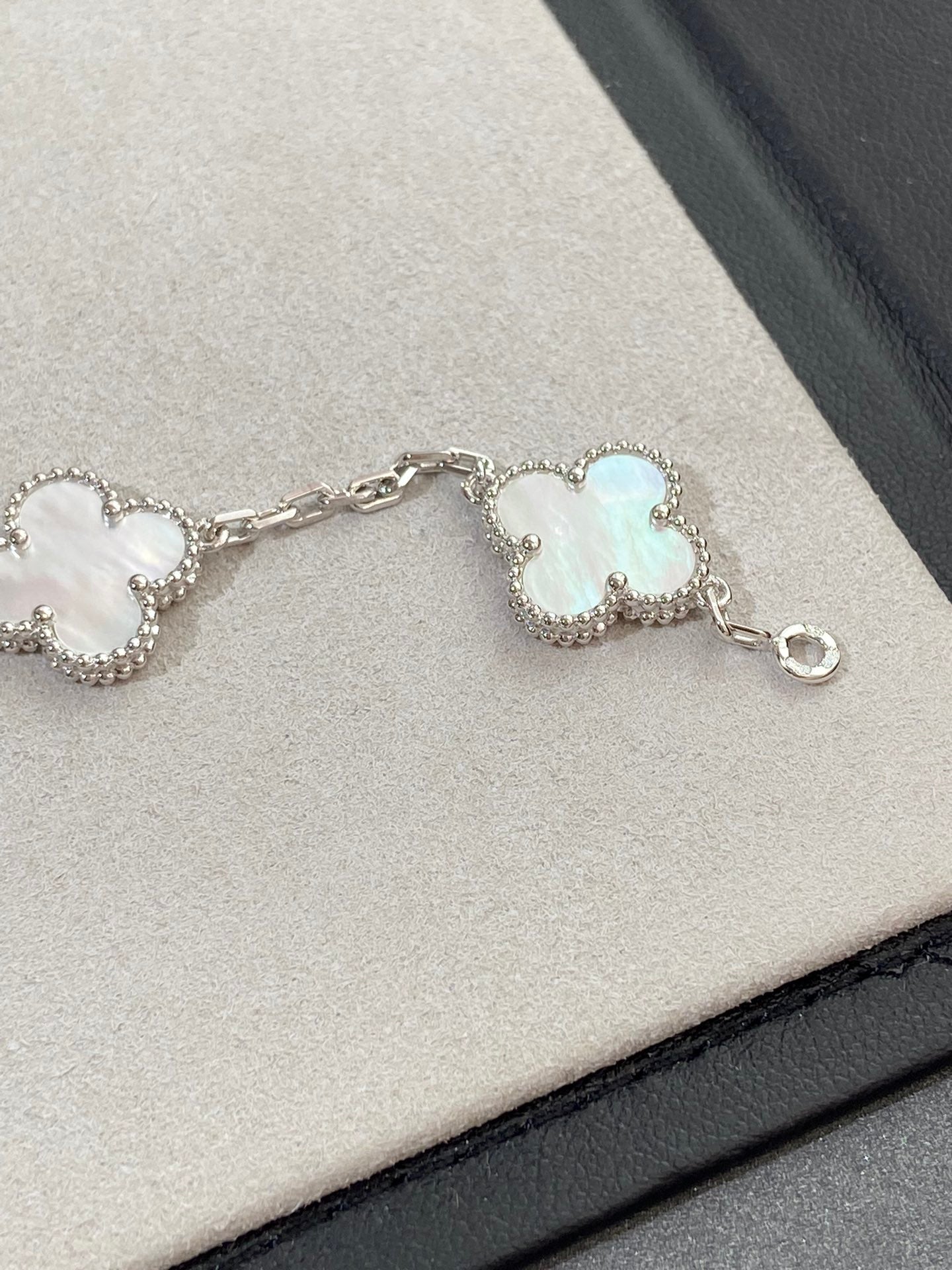 [Mystic Crown]CLOVER SILVER MOP 5 MOTIF BRACELET
