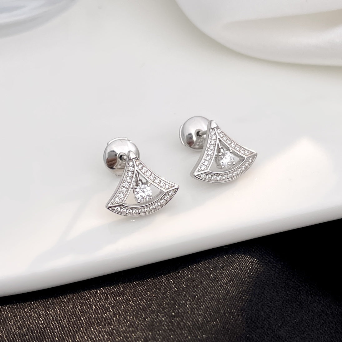 [Mystic Crown]DREAM MINI DIAMOND STUD EARRINGS